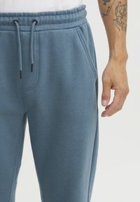 Blend BHDOWNTOWN REGULAR FIT - Donji dijelovi trenirke - bluestone