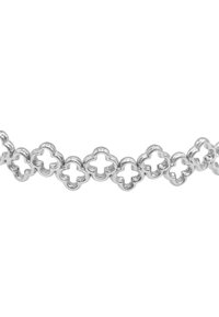 Bracciale in argento con maglie a forma di fiore intrecciate e finitura lucida, che mette in risalto intagli elaborati e una texture liscia.
