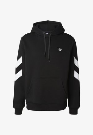 Zwarte hoodie met een kangoeroezak, witte vinkvormige strepen op de mouwen en een capuchon met trekkoord. Heeft een klein logo op de borst.