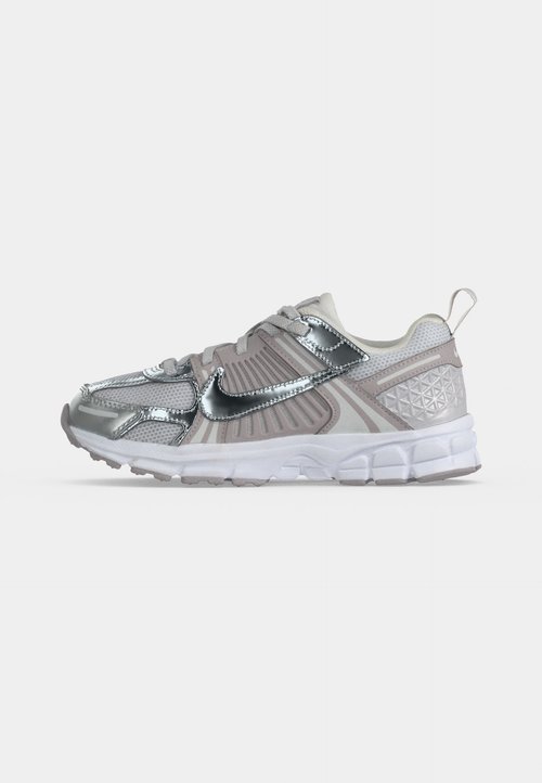 Nike VOMERO 5 BP UNISEX - Zapatillas - vast grey/metallic silver-coloured/silver-coloured lilac/white — photo 2