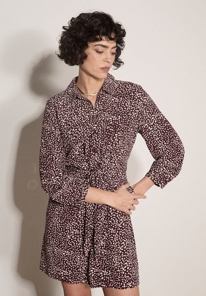Apricot, IRREGULAR SPOT CREPE SHIRT MINI DRESS - Robe chemise - burgandy