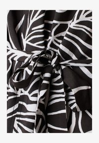 Ausgewählt, black leaf