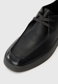 Calvin Klein HYBRID CUP WALLABEE - Smart lace-ups - triple black