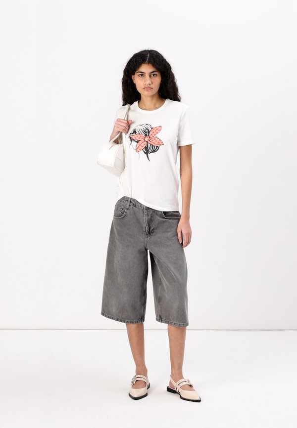 ONLCARRIE BOW - Print T-shirt - cloud dancer4