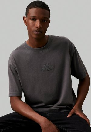 Calvin Klein Jeans WASHED MONOLOGO - Camiseta básica - washed black