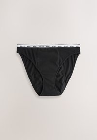 Mustad meeste bokserid, millel on valge elastne vöökoht, millel kordub tekst "NEXT", asetatud lamedalt helele taustale.