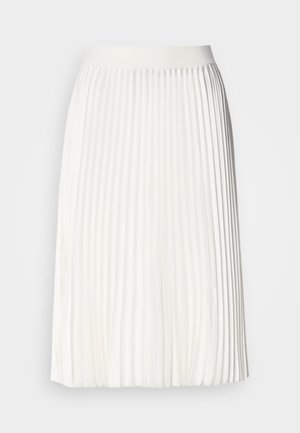 Saia branca plissada com uma cintura lisa, design até ao joelho, apresentando uma textura fluida e pregas verticais consistentes.