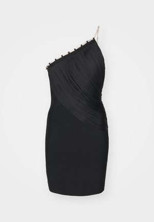 Fekete, egyvállas ruha, plisszírozott anyaggal, fémes kiegészítőkkel és testhezálló sziluettel. Rövid hossza oldalra leomló részlettel rendelkezik.