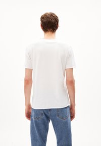 ARMEDANGELS JAAMES BRUSHED - T-Shirt basic - white