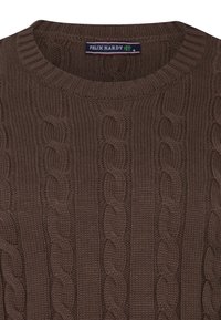 Pull en tricot marron avec motif torsadé, présentant un col rond. L'étiquette sur le col indique "FELIX HARDY", signifiant la marque.