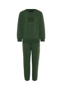 Tuta di cotone verde con felpa girocollo e pantaloni con vita elastica. Presenta un logo dalla texture sulla parte anteriore e sulla coscia.