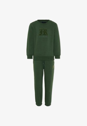 Groen katoenen trainingspak met een ronde hals trui en broek met elastische tailleband. Voorzien van een textuurlogo op de borst en dij.