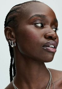 Pandora Náušnice - argentée couleur