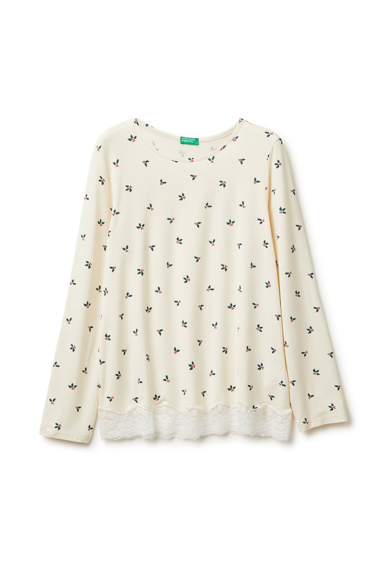 Biała bluzka z długim rękawem w kwiatowy wzór w odcieniach zieleni i czerwieni, z koronkowym dołem w kształcie falbany oraz okrągłym dekoltem. Miękka faktura materiału.