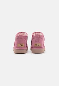 UGG CLASSIC ULTRA MINI - Botas para la nieve - dusty orchid