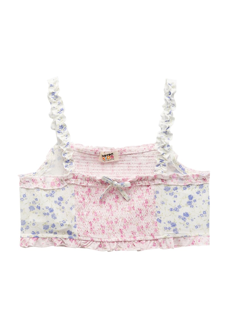 Top corto con estampado floral que presenta parches rosas y azules, diseño fruncido, tirantes con volantes y un detalle de lazo en la parte delantera. Material de algodón.