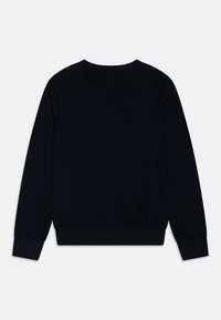 Felpa nera con collo rotondo, maniche lunghe e polsini e orlo a coste. Texture liscia, senza motivi o dettagli visibili.