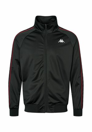 Svart zip-up idrottsjacka med hög krage, röda sidostripes och vit logotyp på övre vänstra bröstet. Tillverkad av mjukt, lätttyg.