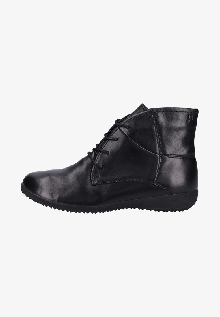 Schwarze Lederstiefeletten mit glatter Textur, runder Zehenform und einer flachen Gummisohle. Sie verfügen über minimale Nähte und drei Ösen für die Schnürsenkel.