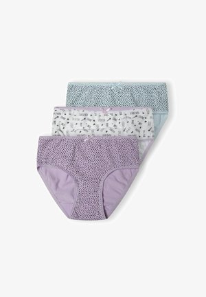 Tris moterų apatiniai skirtingų pastelinių spalvų: šviesiai purpurinės su taškeliais, baltos su tekstu ir šviesiai mėlynos su taškeliais.