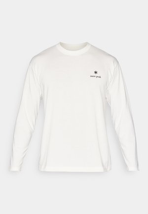 Maglietta a maniche lunghe bianca in tessuto morbido. Presenta un collo rotondo e un piccolo logo nero "snow peak" sull'area sinistra del petto.