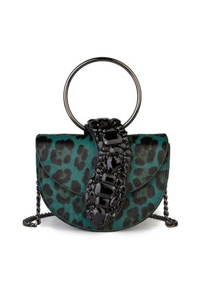 Pequeño bolso de mano en forma de media luna en color verde azulado con estampado de leopardo negro, que cuenta con una gran correa de acento con una gema negra y un mango de metal circular.