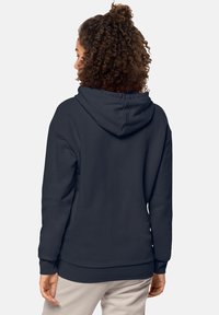 Hoodie blu navy con cappuccio regolabile, maniche lunghe e vestibilità rilassata. Tessuto morbido al tatto, polsini e orlo a costine. Vista posteriore mostrata.
