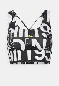 Svart sportbehå med djärva vita textgrafik, korsade axelband, och ett strukturerat tyg med en slät yta och rund halsringning.