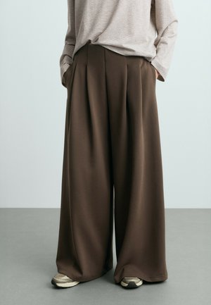 OYSHO, Pantalon classique - dark brown