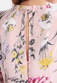 Miss Selfridge Denní šaty - light pink