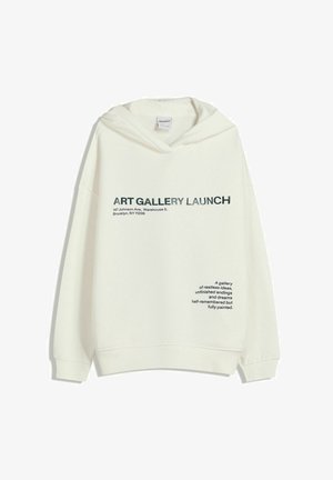 Sweatshirt blanc avec le texte noir "LANCEMENT DE GALERIE D'ART, 147 Johnson Ave, Entrepôt 5, Brooklyn, NY 11206" et une phrase poétique sur le devant.