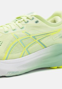 ASICS GEL-KAYANO 31 - Tekaški copati za cesto - cool matcha/light celadon
