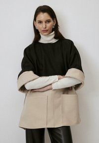 CONTRAST - Plašt - Black