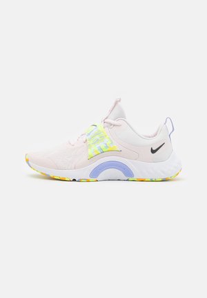 W RENEW IN SEASON TR 12 PRM - Training shoe - football grey/ghost green/light thistle/pinksicle