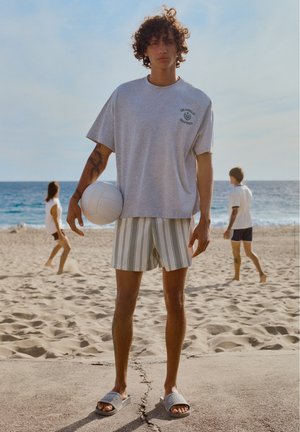PULL&BEAR, STRIPED - SWIMMING TRUNKS - Fürdőnadrágok - green