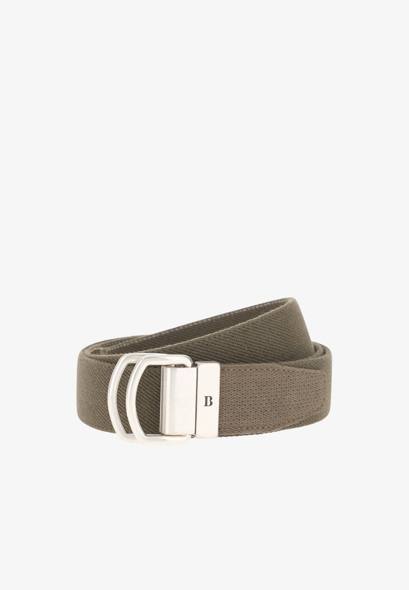 Ceinture en tissu marron enroulée avec une boucle en métal argenté dotée d'une seule ardillon et d'un petit "B" gravé sur le fermoir.