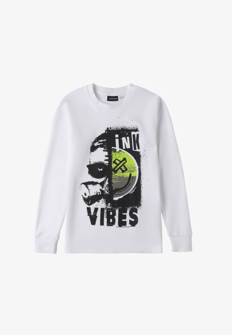 Weißes Langarm-T-Shirt mit einem grafischen Design, das ein maskiertes Gesicht, einen grünen Kreis und den Text "ink VIBES" in Schwarz zeigt. Aus Baumwollmaterial.