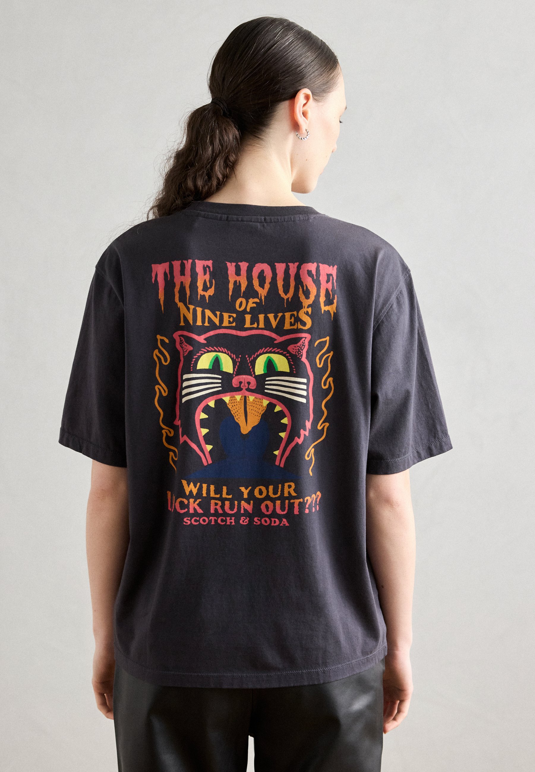 売れ筋商品|||スコッチアンドソーダ Tシャツ レディース トップス FRONT BACK ARTWORK LOOSE FIT - Print T-shirt - washed black Scotch & Soda FRONT BACK ARTWORK LOOSE FIT - Print T-shirt