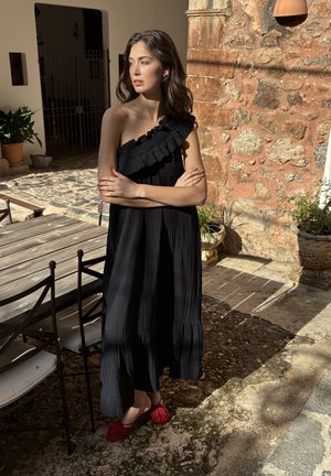 Culture, CUELINA ONE SHOULDER - Alkalmi viselet - black