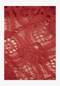 Unselected, orange pink