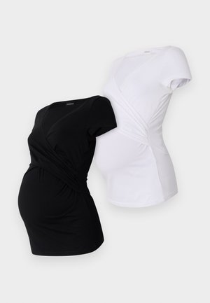 Duos nėštumo marškiniai, vieni juodi, kiti balti, su kryžminio dizaino ir trumpomis rankovėmis, turinčiomis pintos pusės detales.