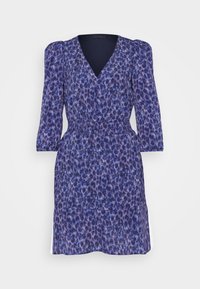 Siipivirta-kuosiset mekko purppuran sävyissä. Varustettu V-pääntiellä, 3/4-hihalla ja joustavalla vyötäröllä. Pehmeä kangas, joka on rento istuvuudeltaan.