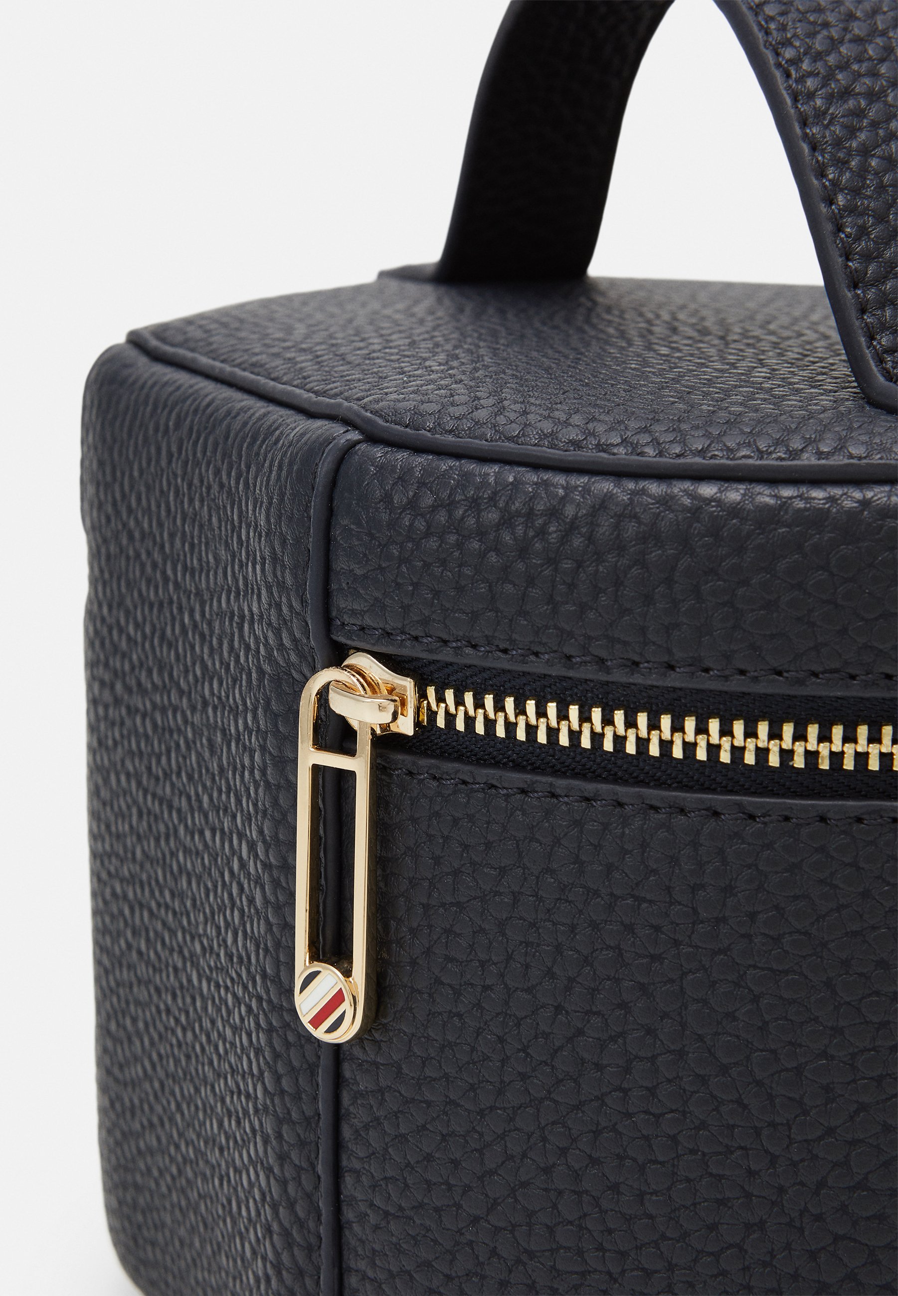 tommy hilfiger vanity case