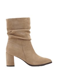 Bottines en suede beige avec un haut froncé et un large talon bloc. Le design présente un bout pointu et une texture lisse.