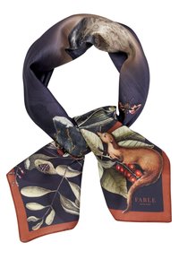 Foulard en soie présentant un fond sombre avec des motifs animaliers et botaniques complexes, incluant un écureuil et des feuilles, avec une bordure orange.