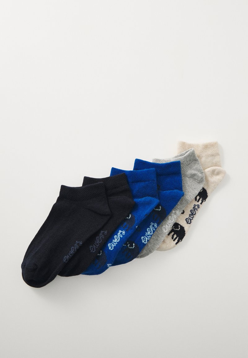Conjunto de seis calcetines tobilleros en negro, azul oscuro, azul claro, gris y beige. Tejido de punto texturizado con acentos de patrón en pares seleccionados.