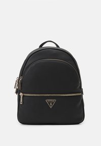 Zaino in ecopelle nera con zip e dettagli metallici dorati. Presenta un logo triangolare sulla parte anteriore e una maniglia di trasporto superiore.
