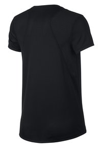 Camiseta deportiva negra hecha de material de malla transpirable, con mangas cortas y un cuello redondeado que presenta un diseño texturizado en la parte posterior.