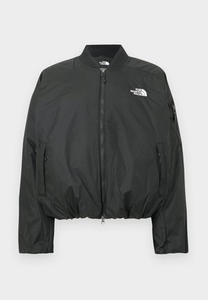 Czarna kurtka bomber z zamkiem błyskawicznym, prążkowanym kołnierzem i elastycznym dołem. Na piersi znajduje się logo, a po bokach kieszenie na zamki. Gładki, lekki materiał.