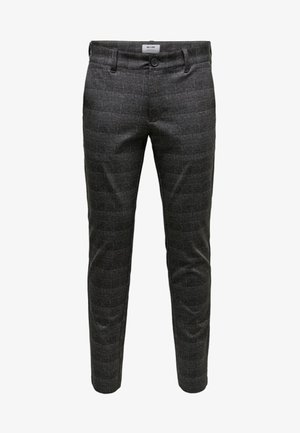 Pantalones ajustados de color gris oscuro con un sutil patrón de cuadros, botón frontal y detalles en los bolsillos.